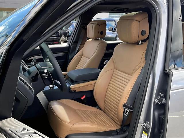 2025 Land Rover Discovery P300 Dynamic SE