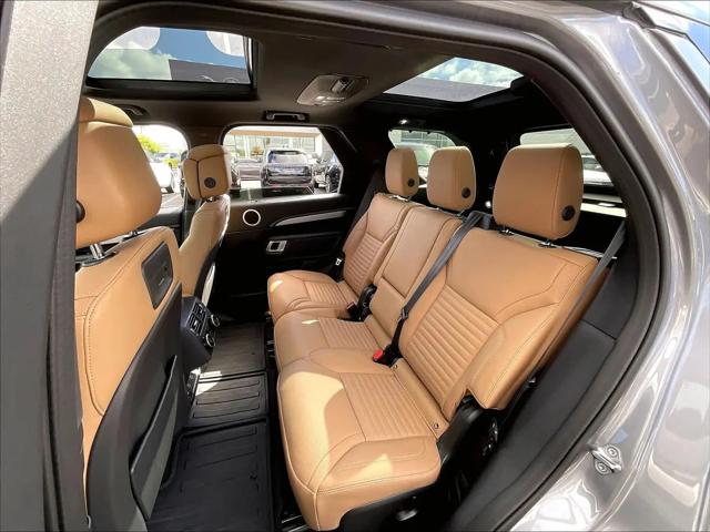 2025 Land Rover Discovery P300 Dynamic SE