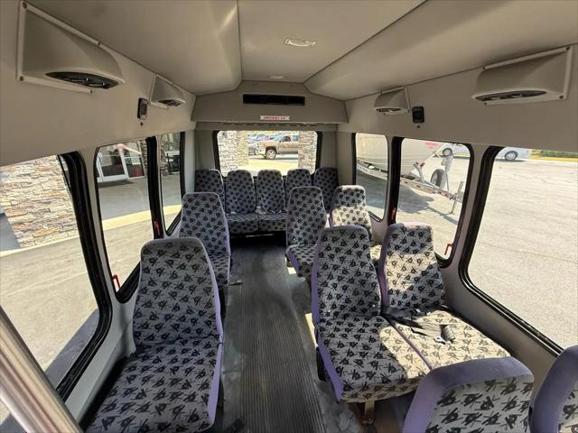 2007 Ford E-350 Cutaway E-350
