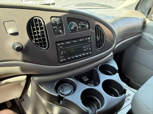 2007 Ford E-350 Cutaway E-350