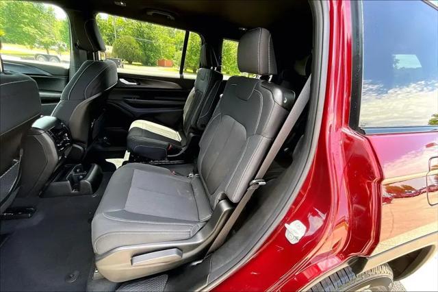 2026 Jeep Grand Cherokee L Laredo 4x4