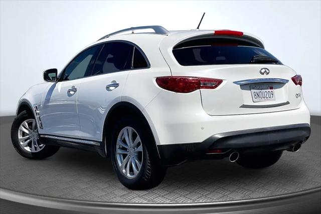 2017 INFINITI QX70 Standard