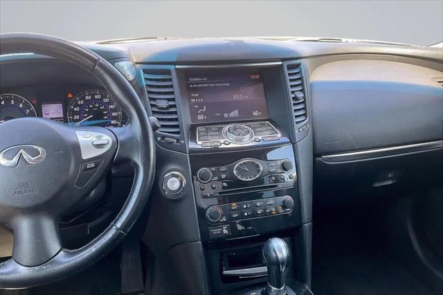 2017 INFINITI QX70 Standard