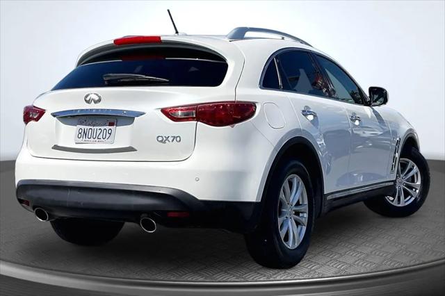 2017 INFINITI QX70 Standard