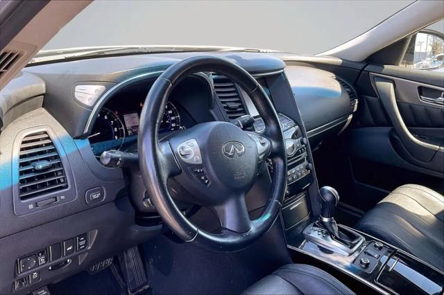 2017 INFINITI QX70 Standard