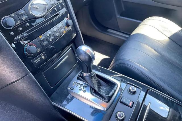 2017 INFINITI QX70 Standard