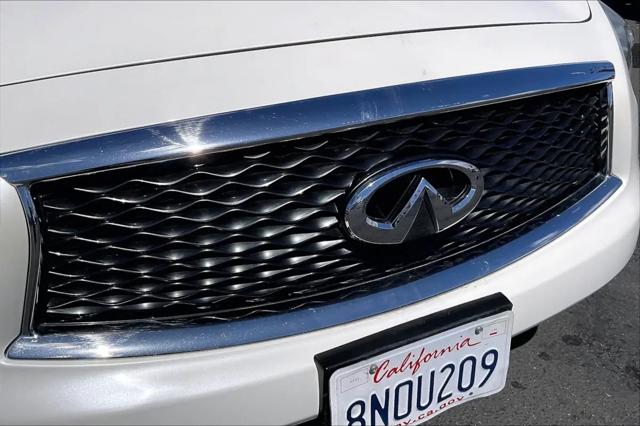 2017 INFINITI QX70 Standard