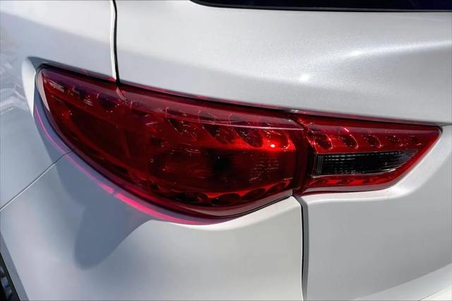 2017 INFINITI QX70 Standard
