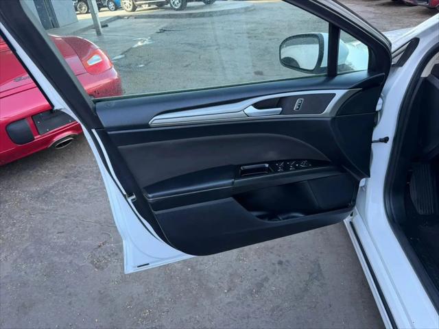2020 Ford Fusion SE