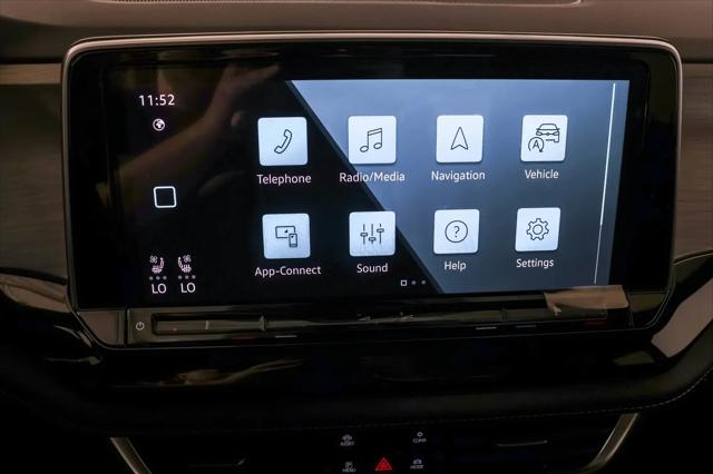 2026 Volkswagen Atlas Cross Sport SE with Technology