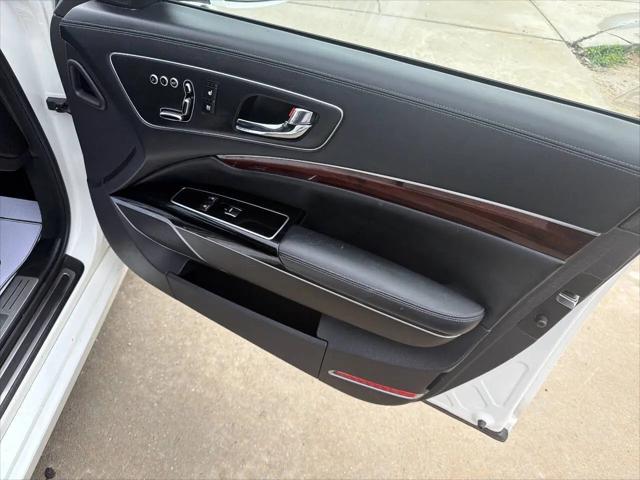 2016 Kia K900 Luxury 5.0L