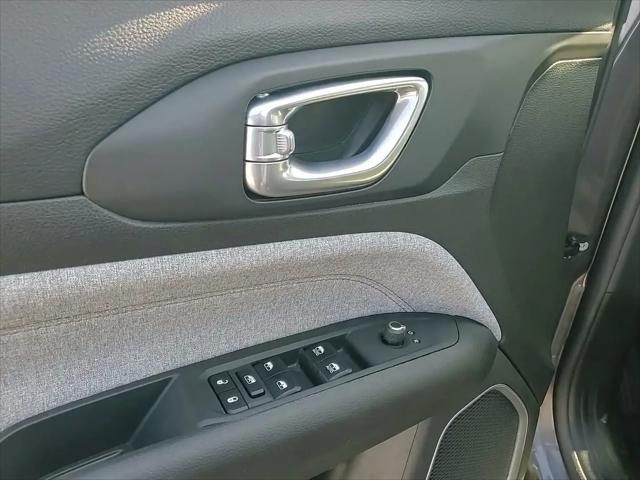 2023 Jeep Compass Latitude Lux FWD