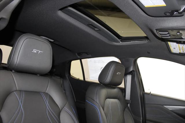 2026 Buick NV Sport Touring FWD
