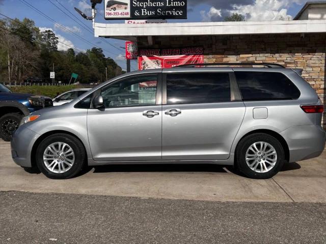 2017 Toyota Sienna XLE 8 Passenger