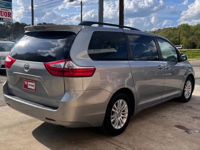 2017 Toyota Sienna XLE 8 Passenger