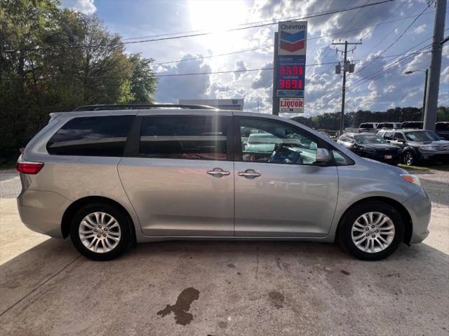 2017 Toyota Sienna XLE 8 Passenger
