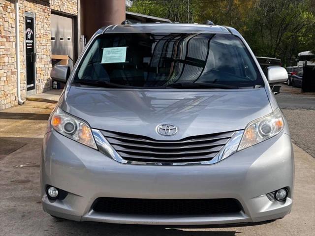 2017 Toyota Sienna XLE 8 Passenger