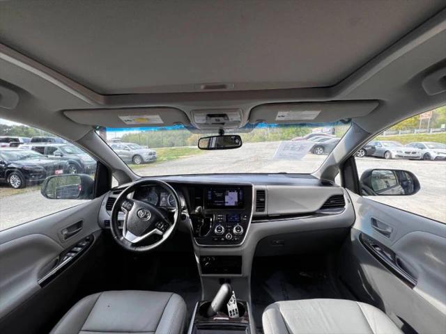 2017 Toyota Sienna XLE 8 Passenger