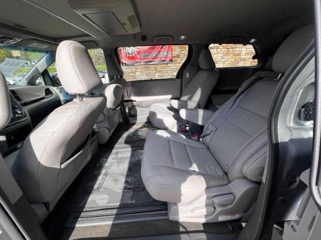 2017 Toyota Sienna XLE 8 Passenger