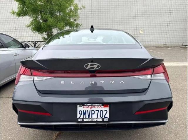 2024 Hyundai Elantra SE