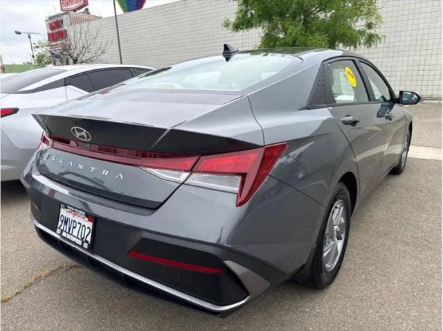 2024 Hyundai Elantra SE