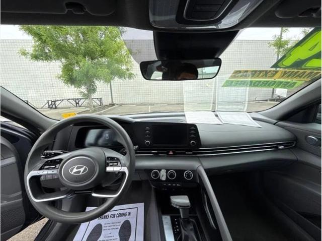 2024 Hyundai Elantra SE