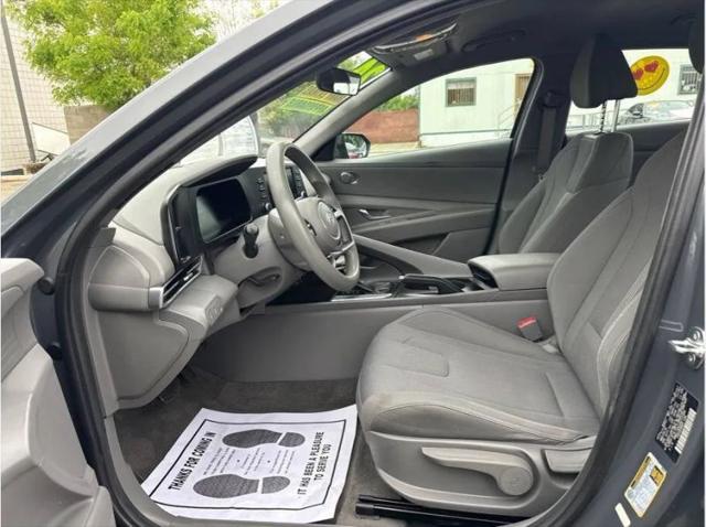 2024 Hyundai Elantra SE