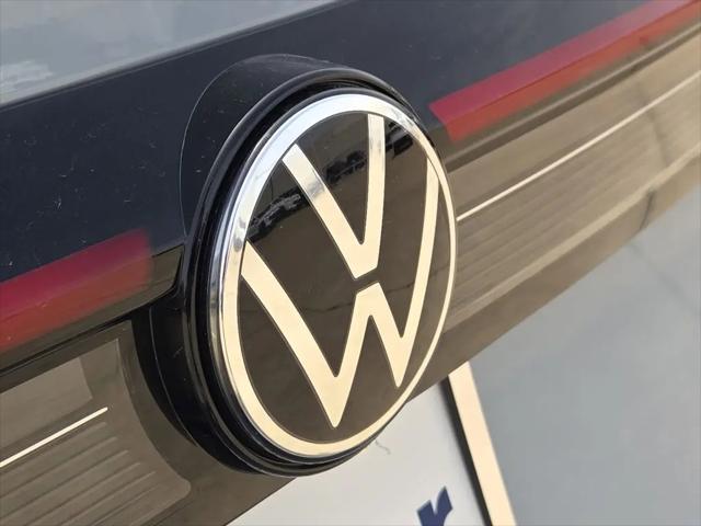 2026 Volkswagen Taos SE Black