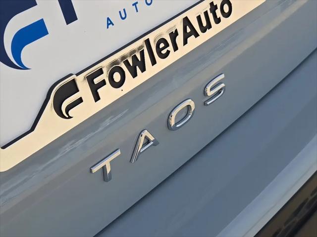 2026 Volkswagen Taos SE Black