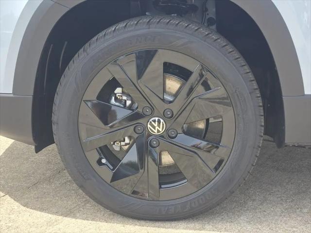 2026 Volkswagen Taos SE Black