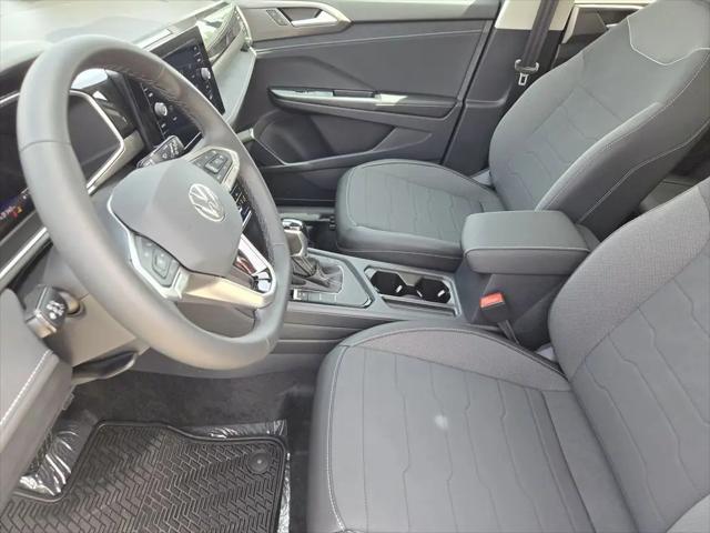 2026 Volkswagen Taos SE Black