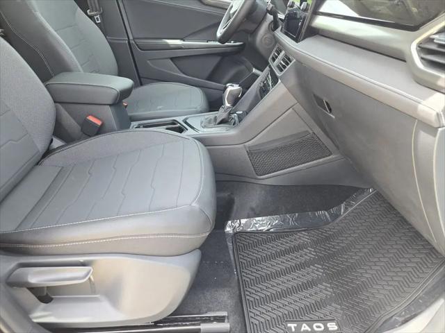 2026 Volkswagen Taos SE Black