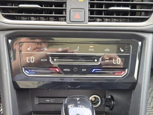 2026 Volkswagen Taos SE Black