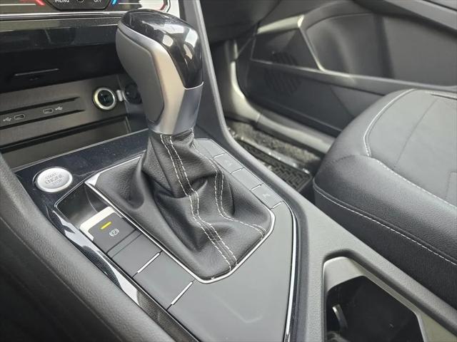2026 Volkswagen Taos SE Black