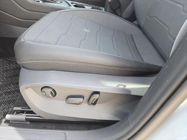 2026 Volkswagen Taos SE Black