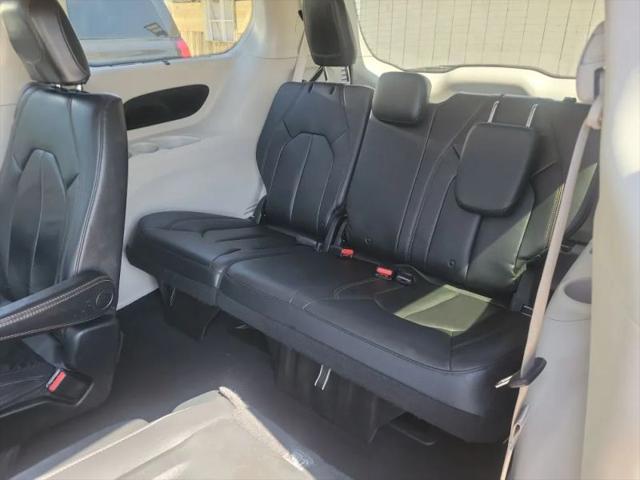 2017 Chrysler Pacifica Touring-L