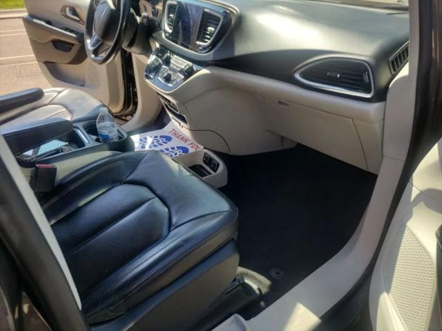 2017 Chrysler Pacifica Touring-L