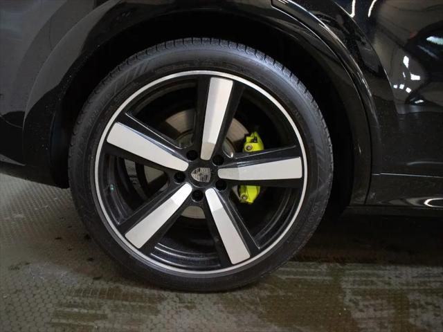 2025 Porsche Cayenne E-Hybrid Turbo