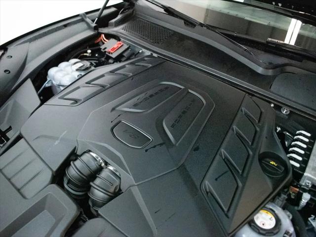2025 Porsche Cayenne E-Hybrid Turbo