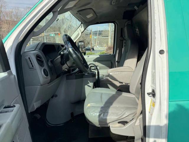 2011 Ford E-350 Super Duty Base