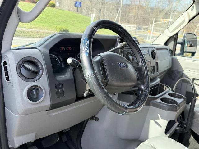 2011 Ford E-350 Super Duty Base