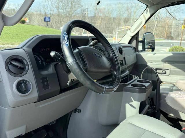 2011 Ford E-350 Super Duty Base