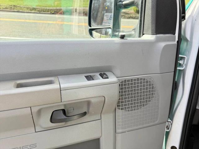 2011 Ford E-350 Super Duty Base