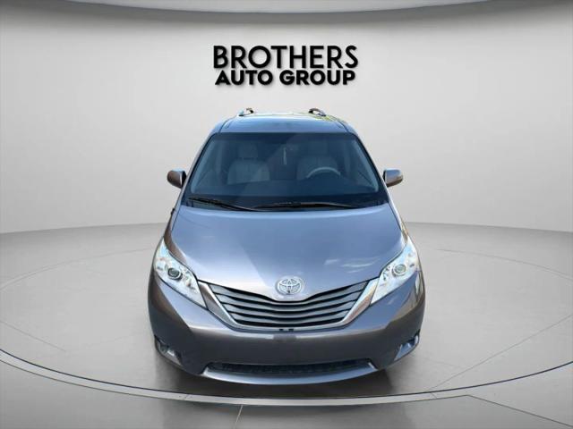 2014 Toyota Sienna XLE V6 8 Passenger