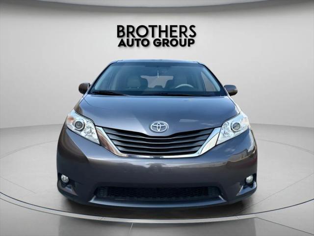 2014 Toyota Sienna XLE V6 8 Passenger