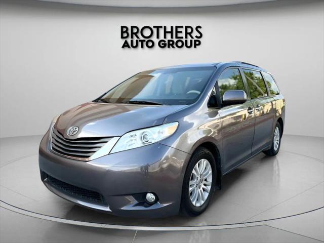 2014 Toyota Sienna XLE V6 8 Passenger