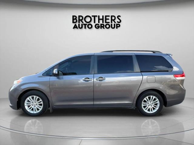 2014 Toyota Sienna XLE V6 8 Passenger