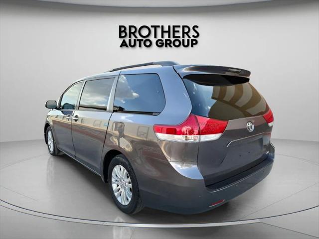 2014 Toyota Sienna XLE V6 8 Passenger