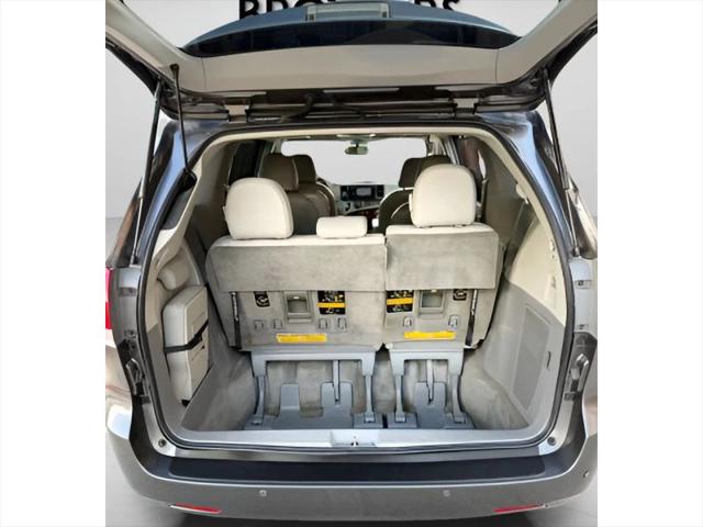 2014 Toyota Sienna XLE V6 8 Passenger