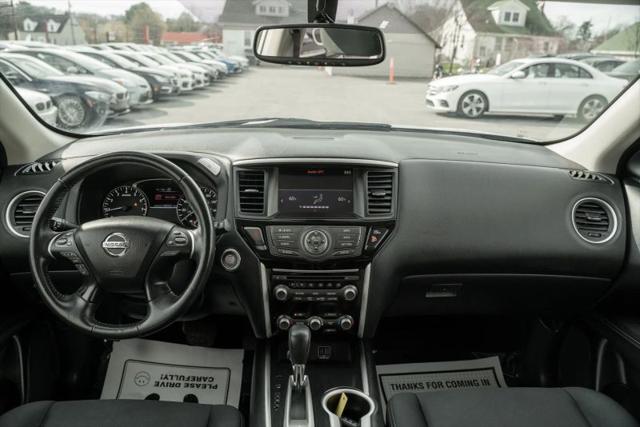 2019 Nissan Pathfinder SV